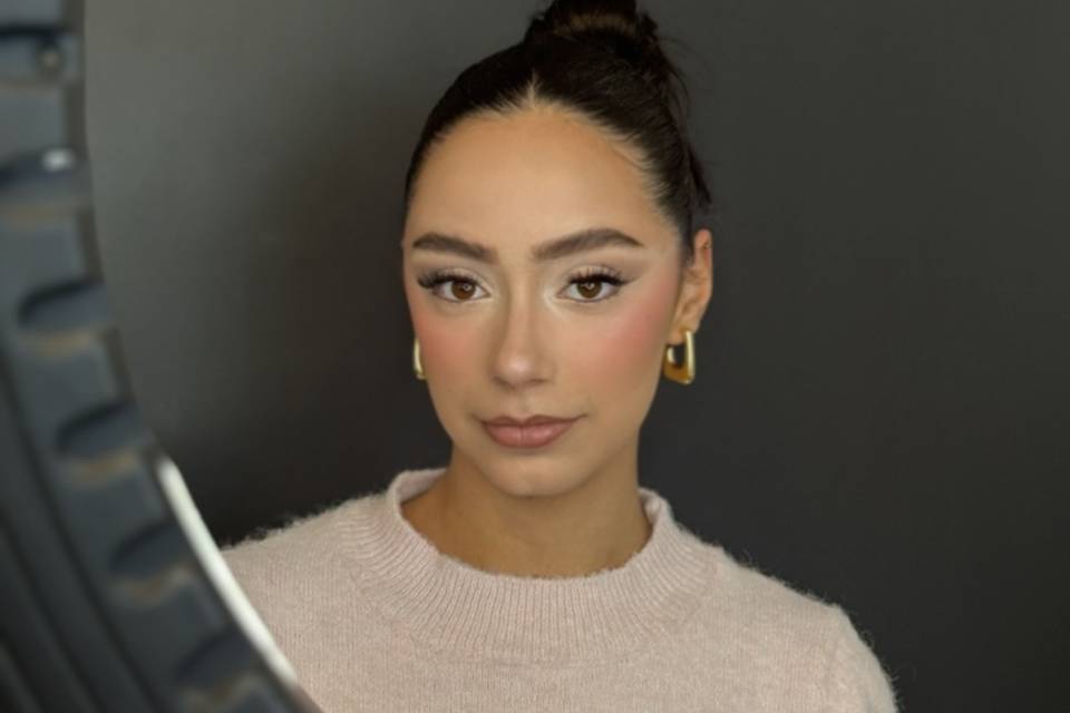 MAKE UP