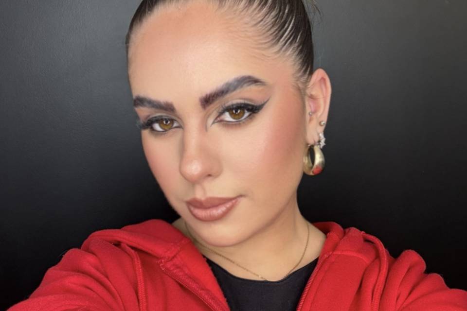 MAKE UP