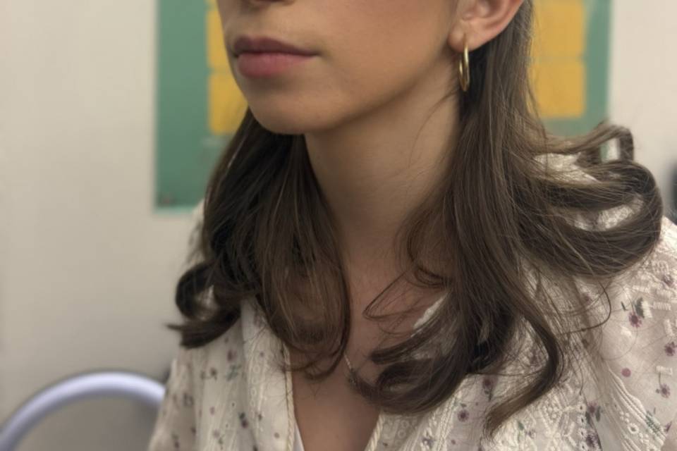 MAKE UP