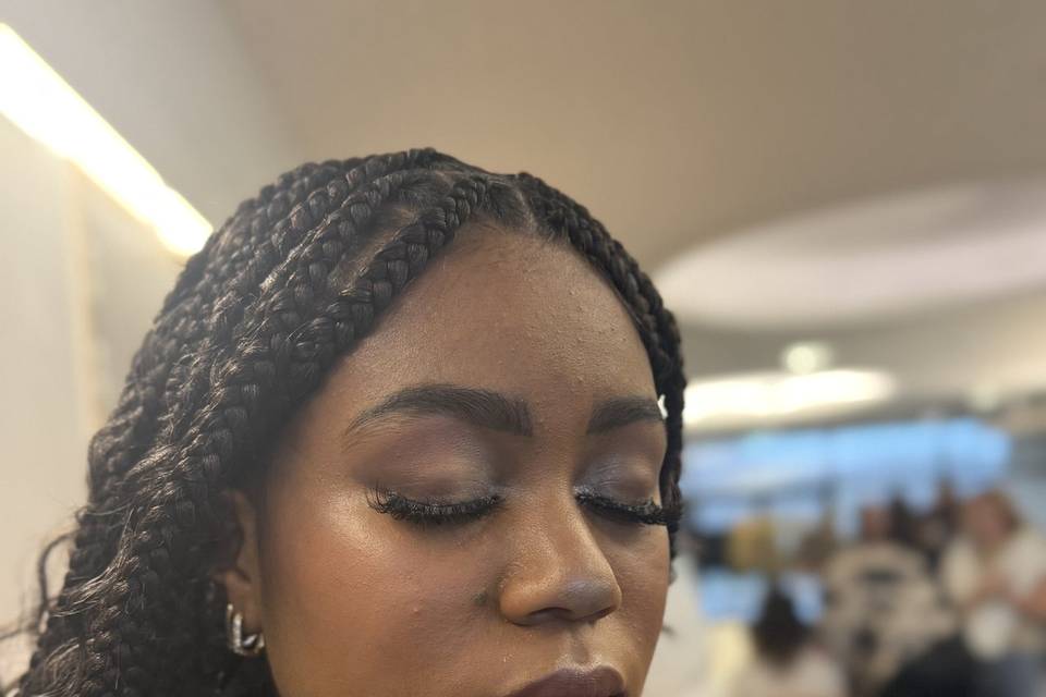 MAKE UP