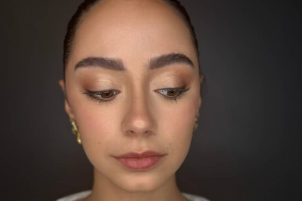 MAKE UP