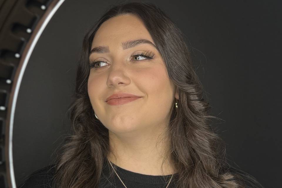 MAKE UP