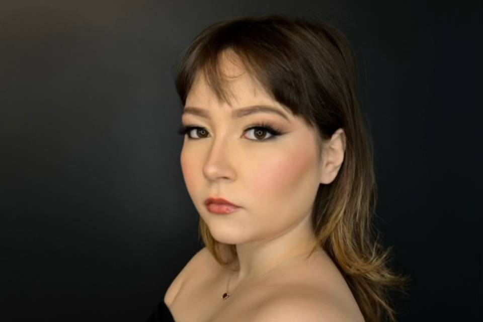 MAKE UP