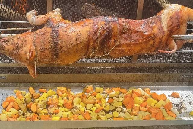 Cochon à la broche.
