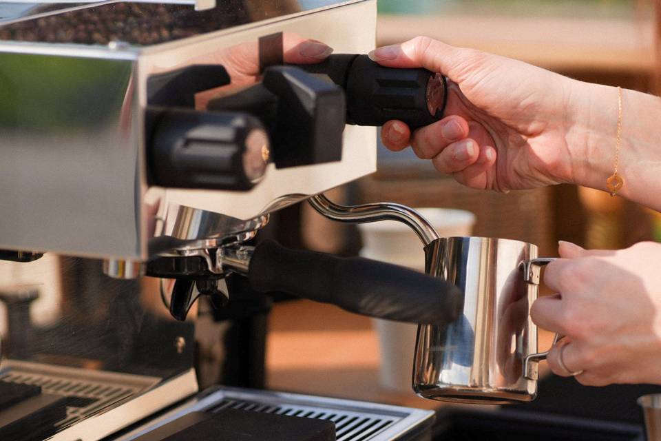 Le barista s'occupe de tout