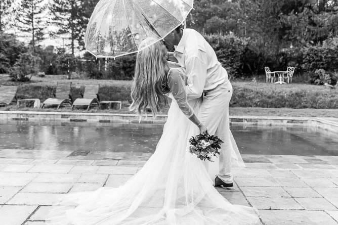 Photos de couple sous la pluie