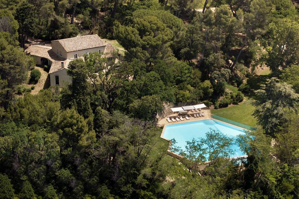 Villa et Piscine vue aérienne