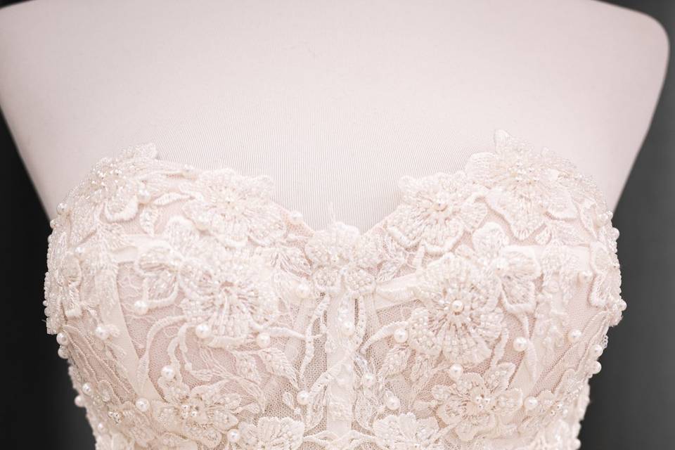 Bustier perles et fleurs, vue de face
