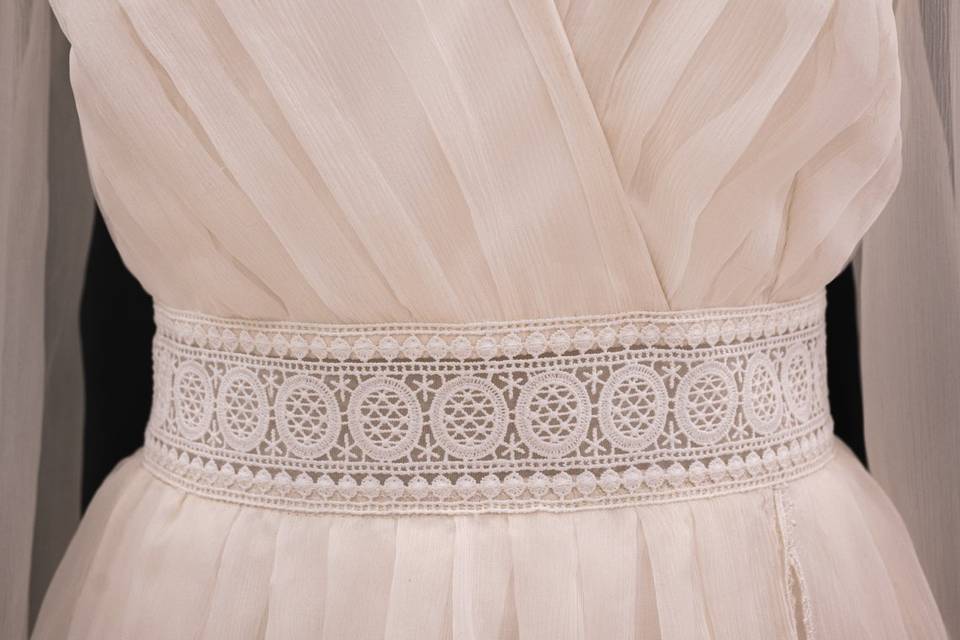 Détail ceinture en dentelle