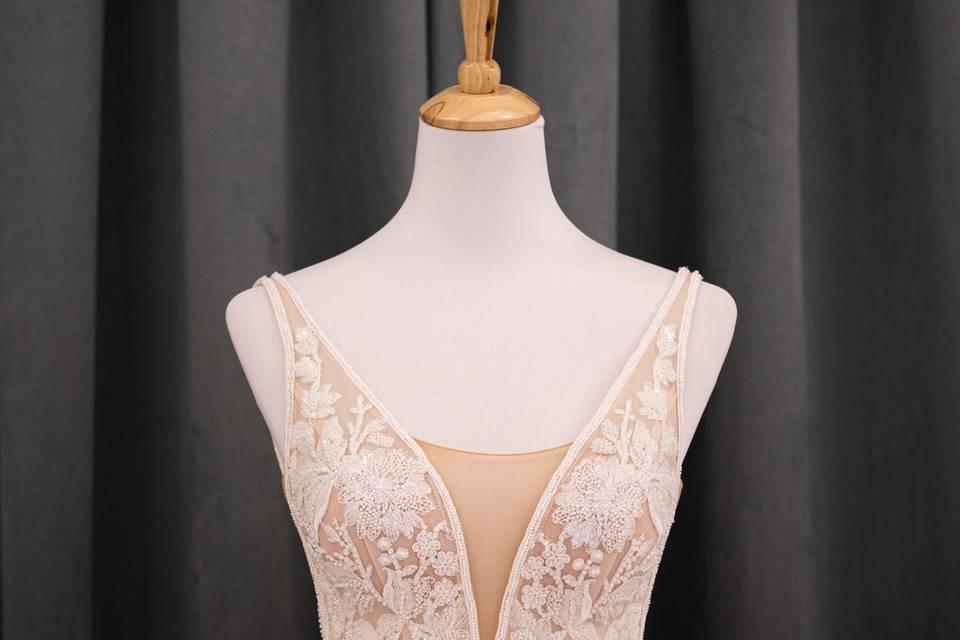Robe en V sans manches, vue de face