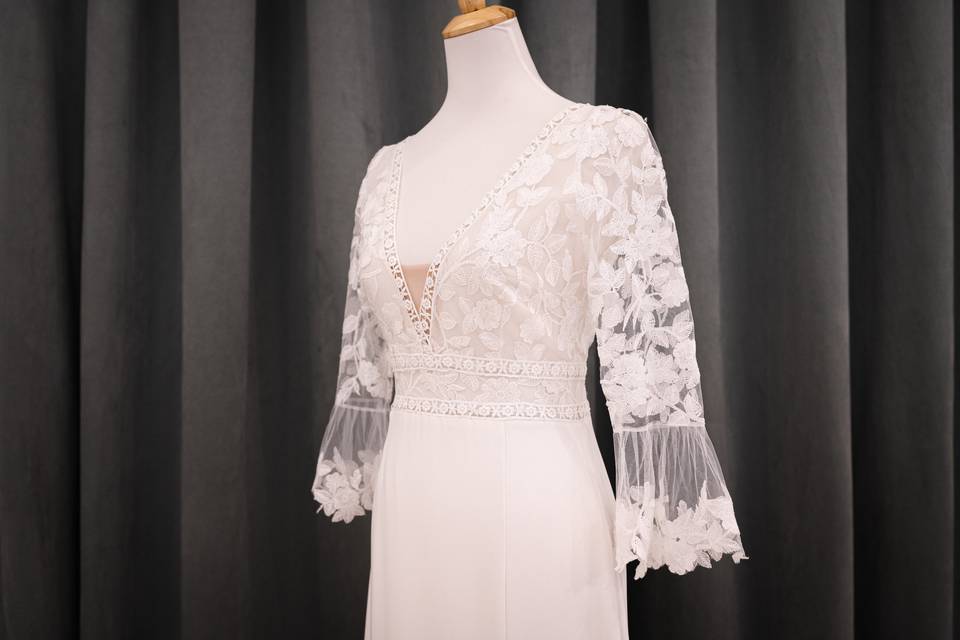 Robe manches transparentes fleurs, vue de côté