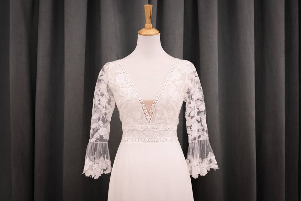 Robe manches transparentes fleurs, vue de face