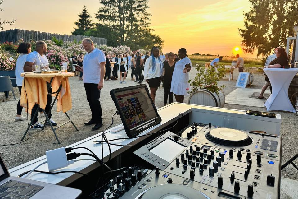 Ambiance DJ coucher soleil