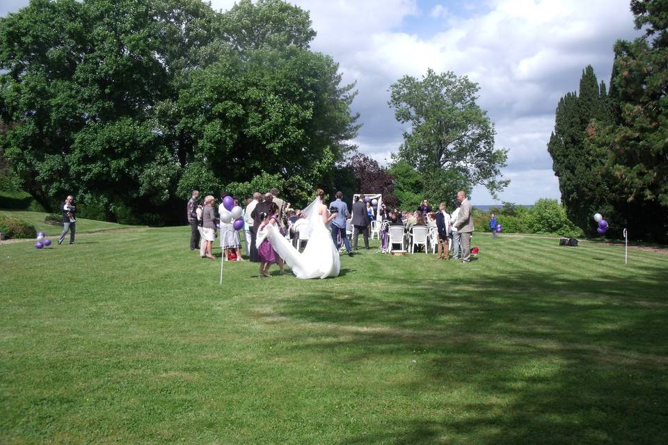 Cérémonie dans le parc