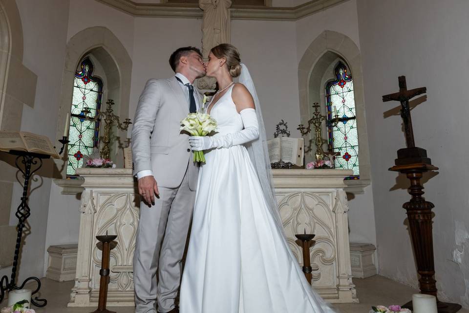 Couple dans la chapelle