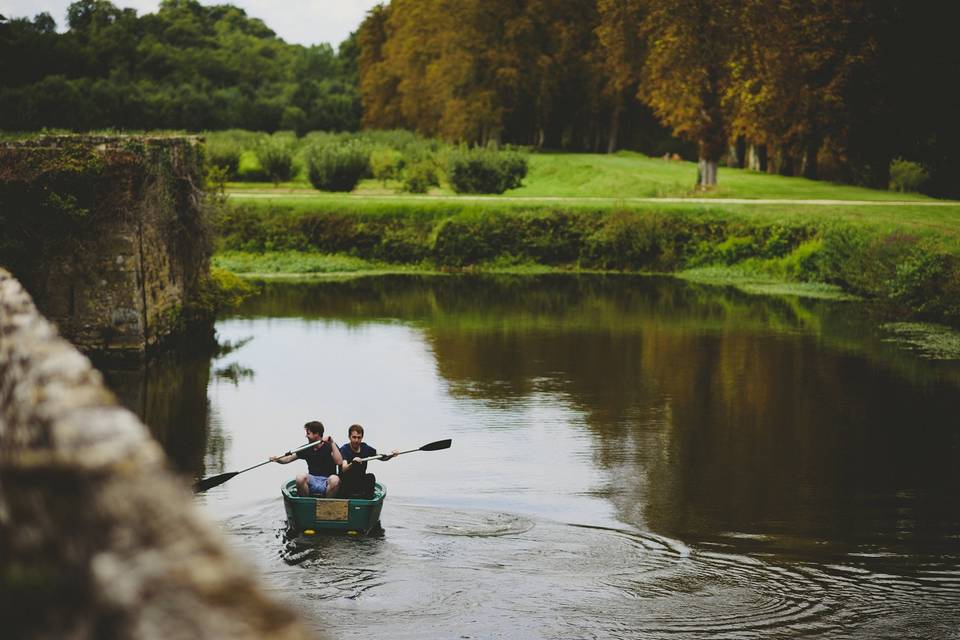 Balade en barque sur les douves