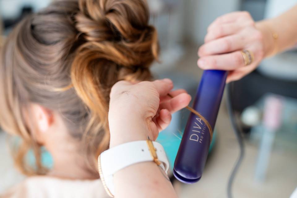 Application laque cheveux