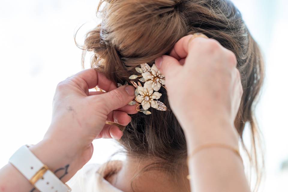 Insertion accessoire cheveux