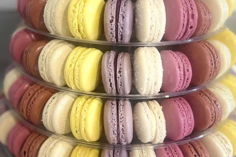Pyramide de 140 macarons
