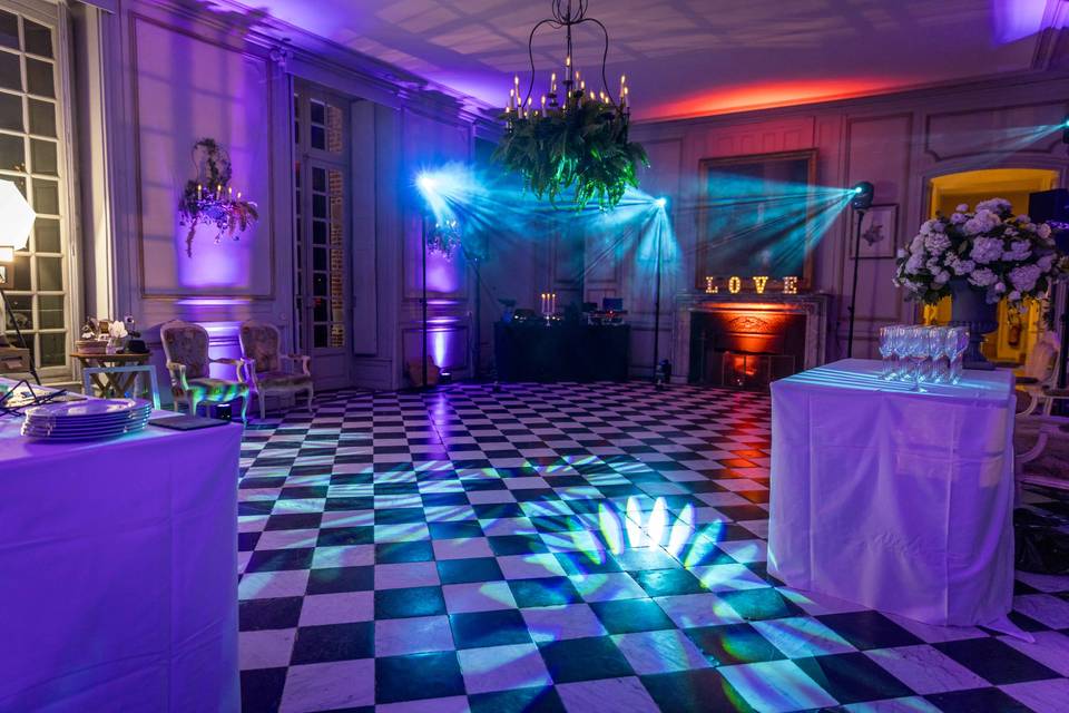 Chateau: Salon d'ete soiree