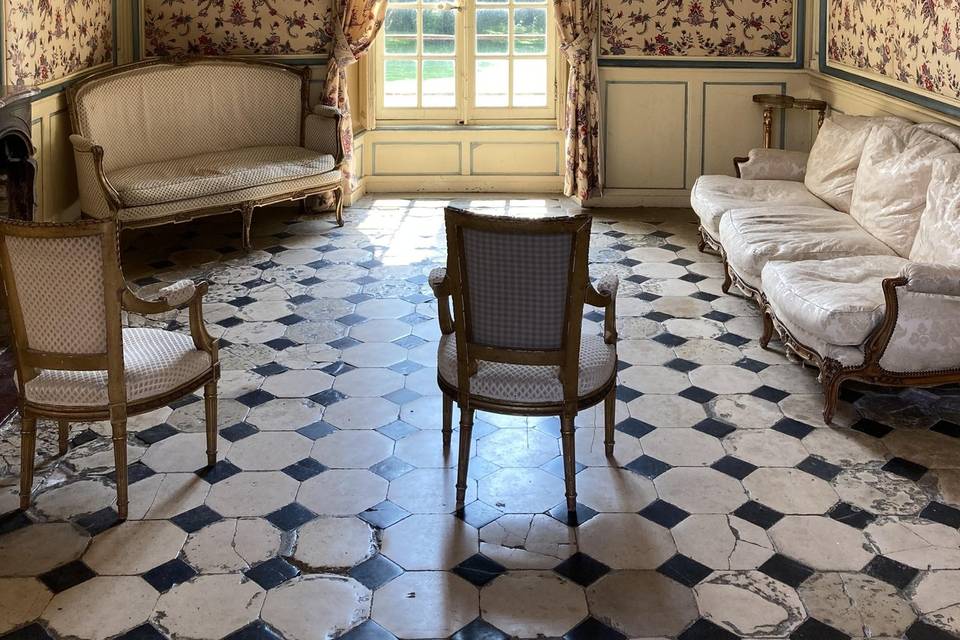 Chateau: boudoir