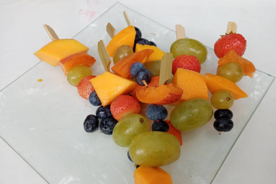 Brochettes de fruits frais