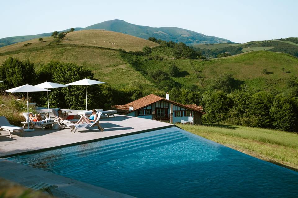 Piscine a débordement