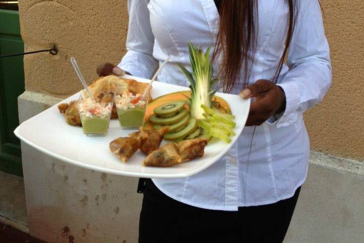 Une serveuse