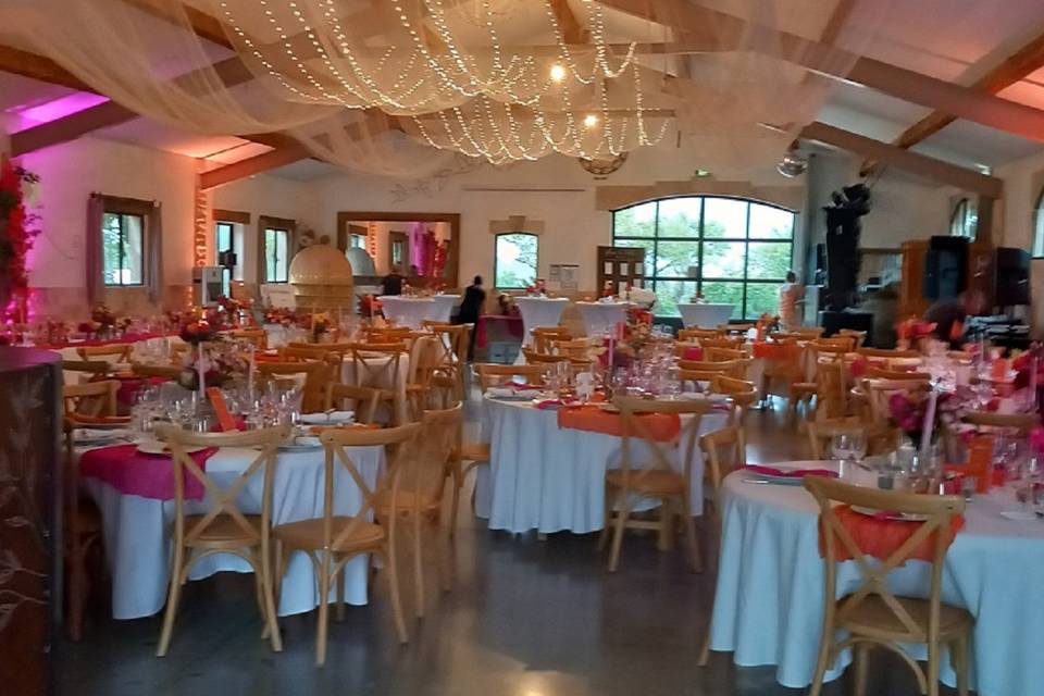 Salle fuchia