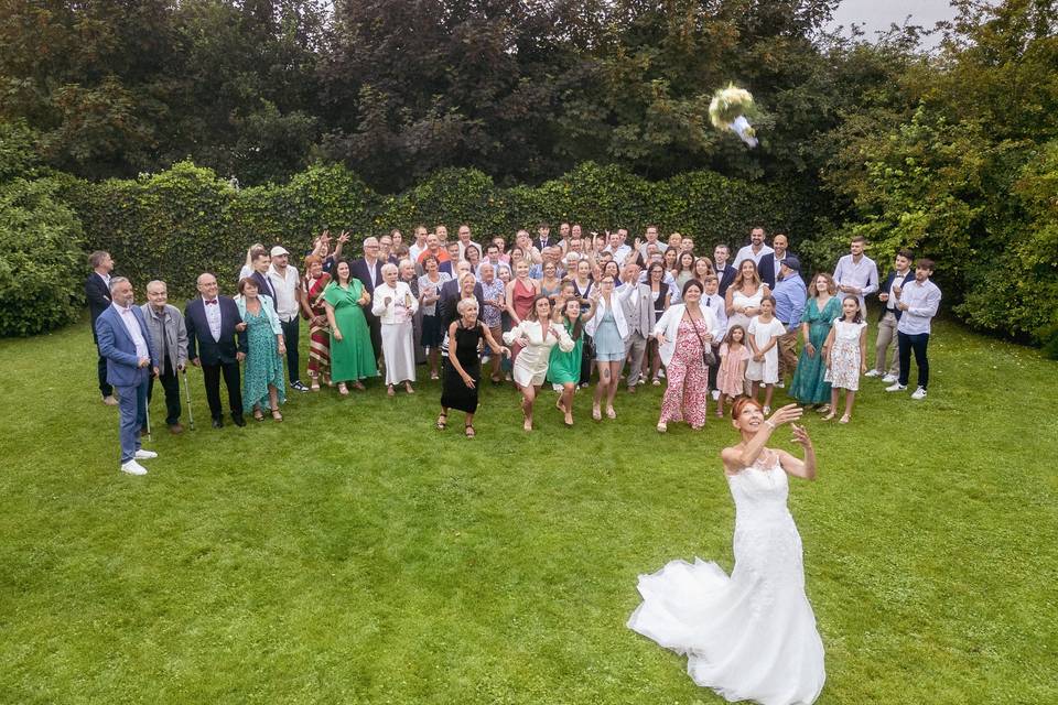 Jeté de bouquet avec drone