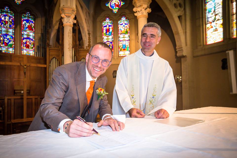 église mariage sourire