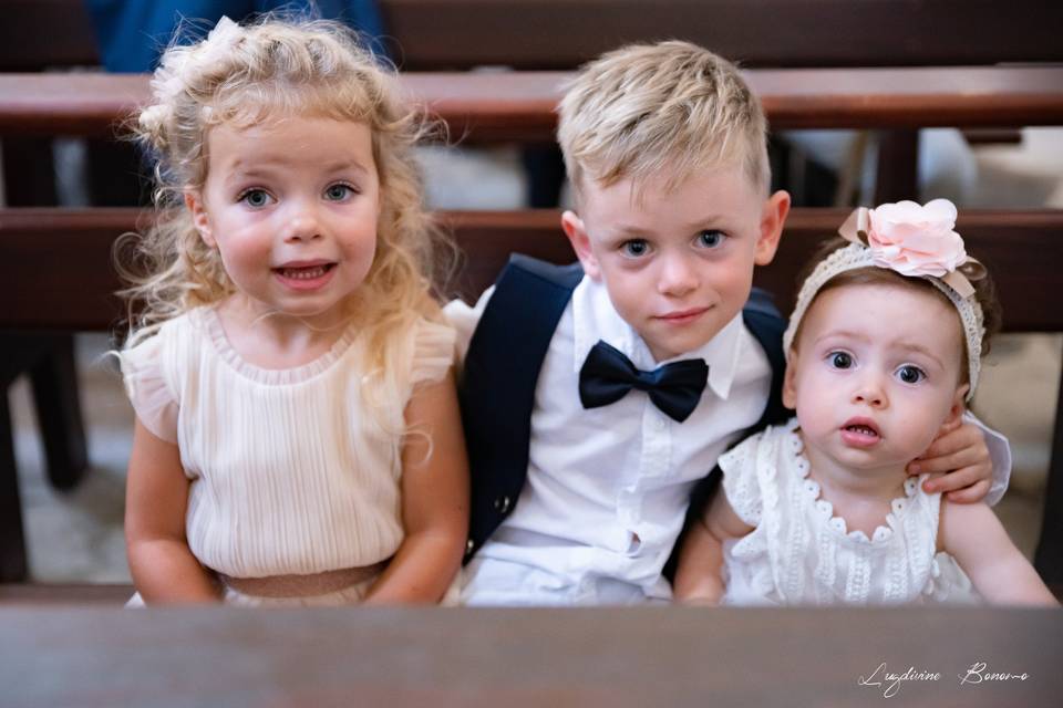 Enfant dans l'église