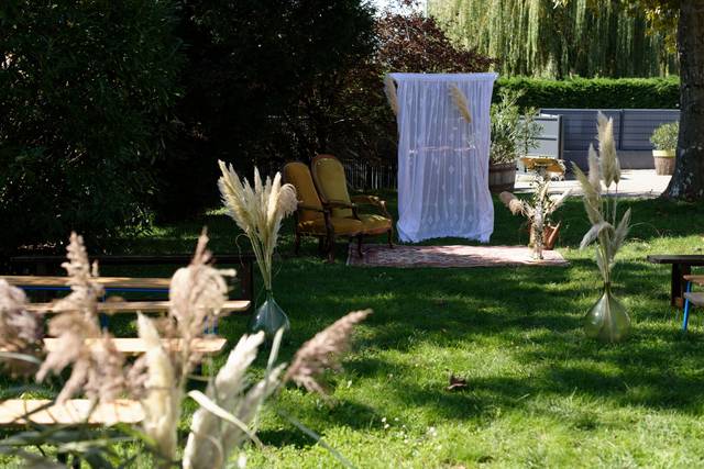 Cérémonie dans le jardin
