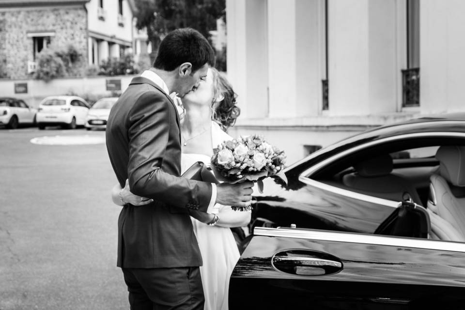 Couple sortie de voiture