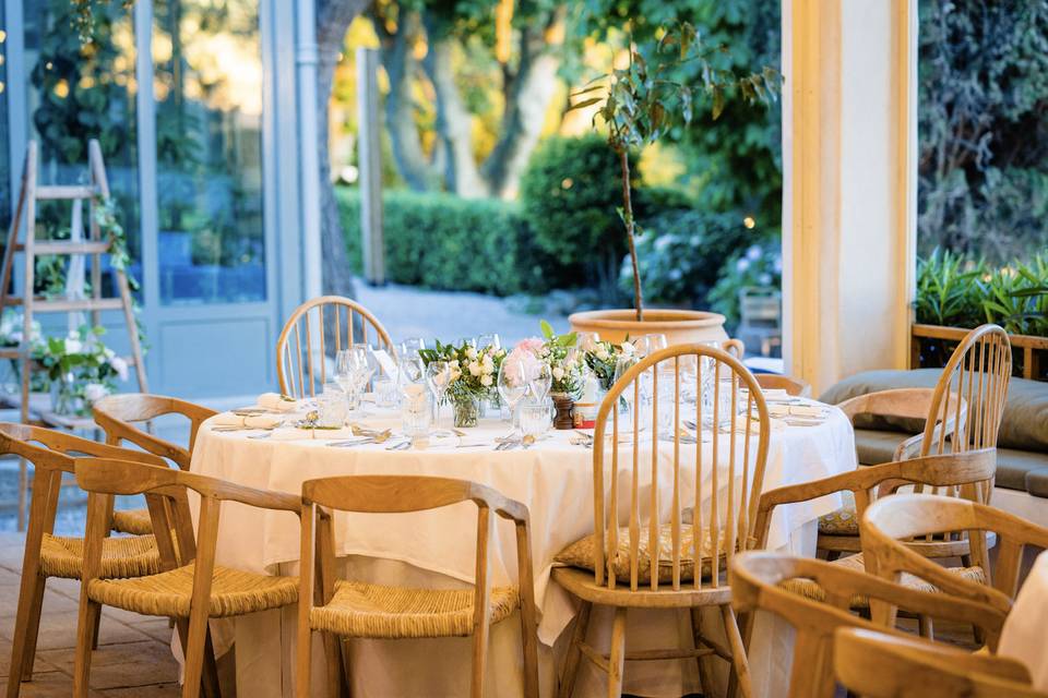 Diner sous la terrasse couvert