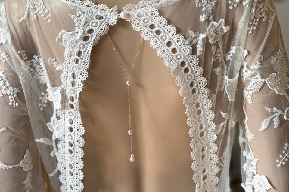 Collier de dos élégant