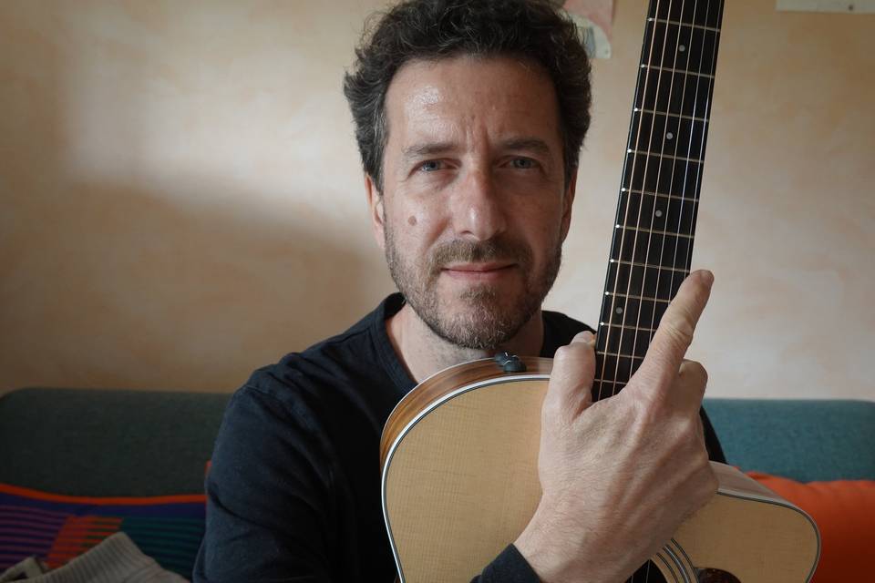 Roberto guitariste/choriste