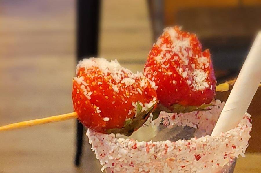 Cocktail red cococnut