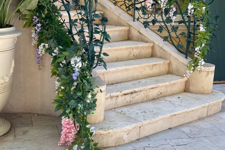 Montée escalier fleurie