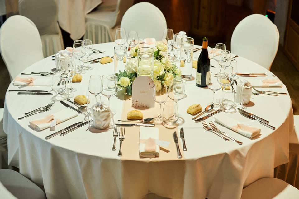 Centre de table fleuri chic