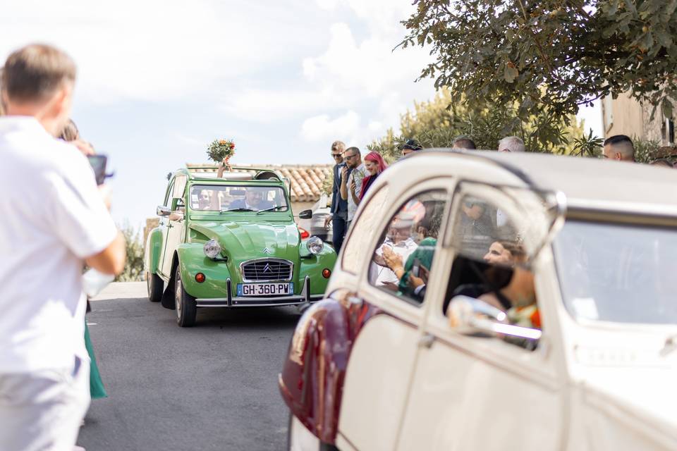 Cortège en 2CV