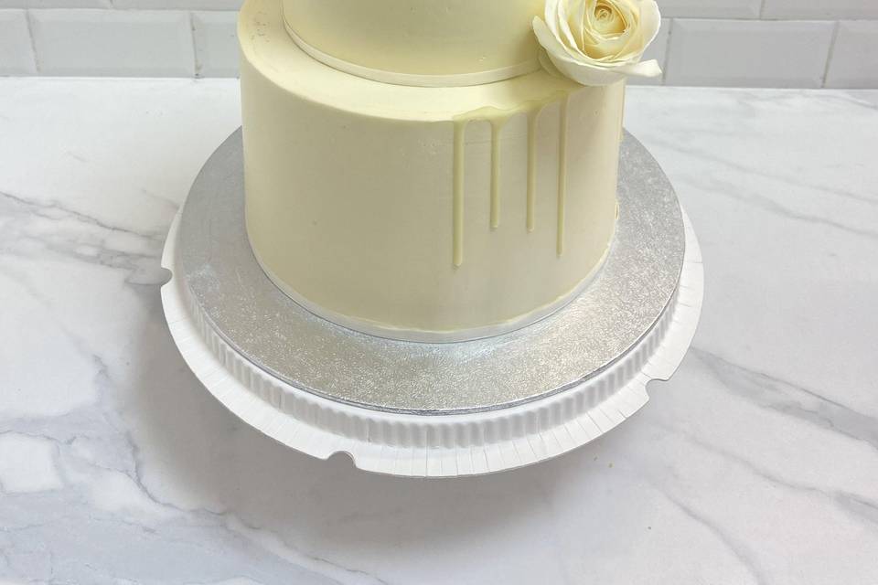 Le full white cake