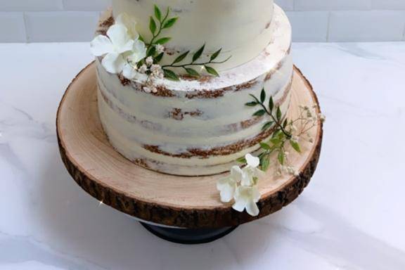 Chic champêtre nude cake