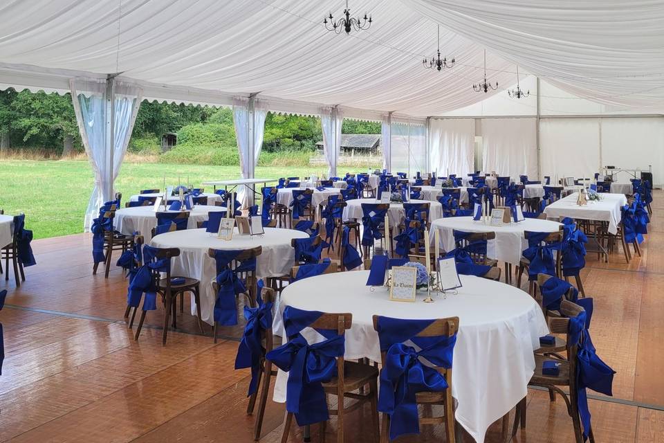 Diner sous le chapiteau