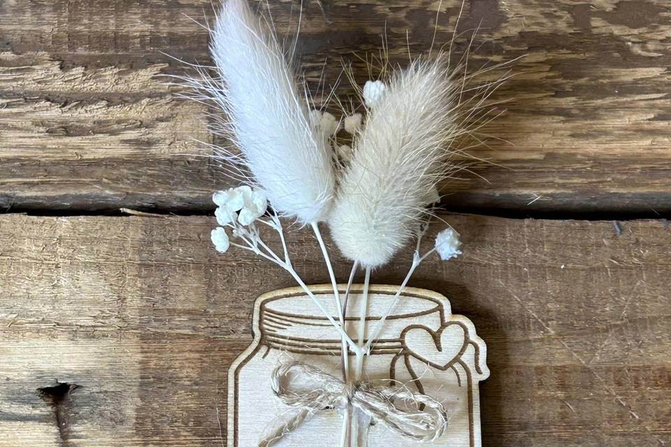 Magnet en bois et fleurs séché