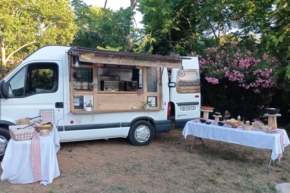 Bar à pâtes lors d'un mariage