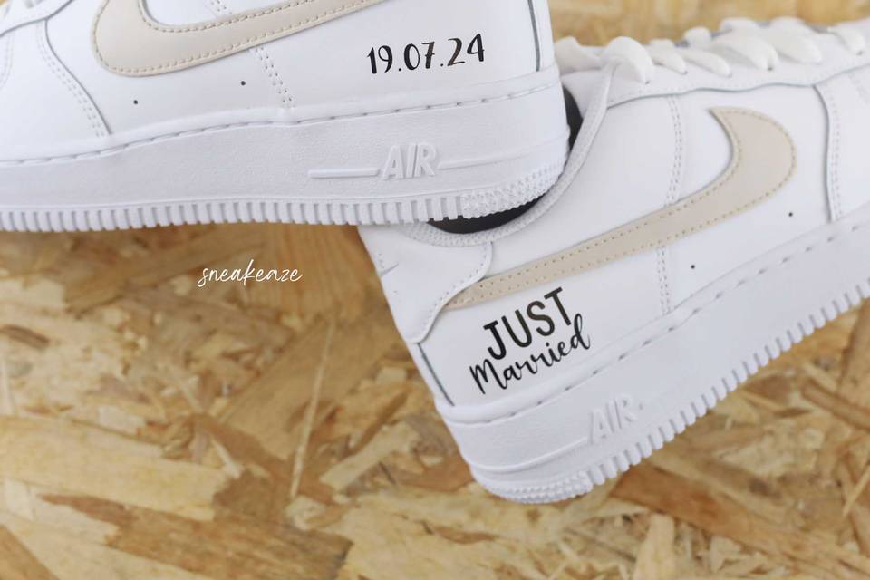 Just Married swoosh beige