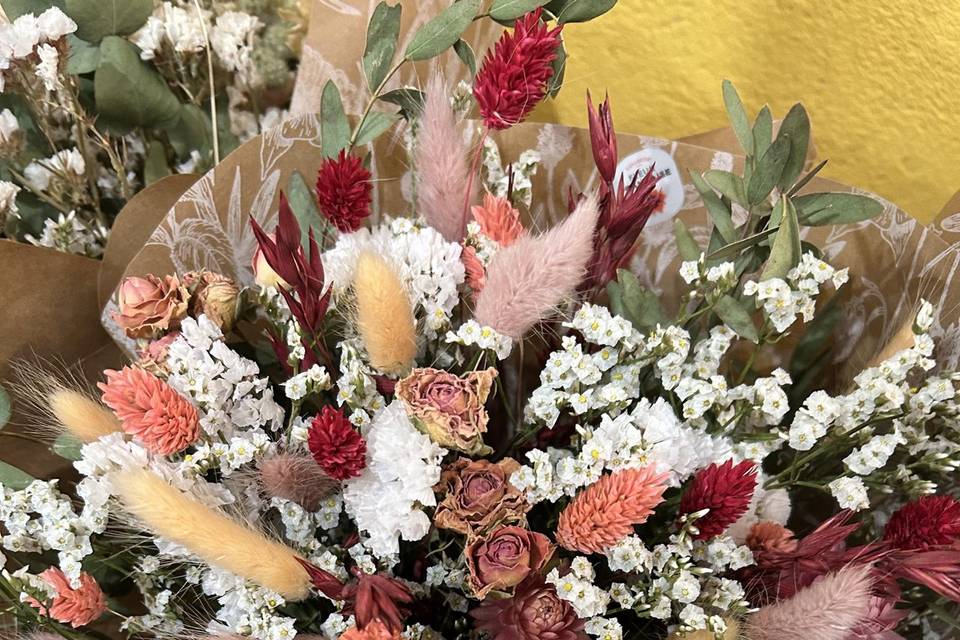 Dried flower bouquet