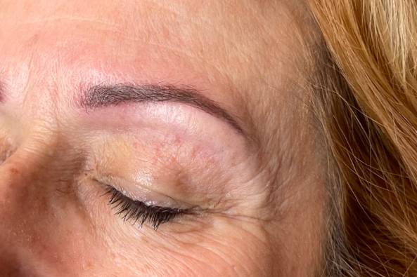 Maquillage permanent sourcils