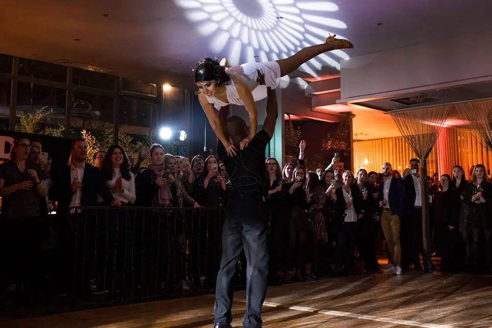 Show latino salsa